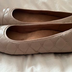 Vionic Desiree Quilted Tan/ Nude Ballet Flat Shoes Size 8.5